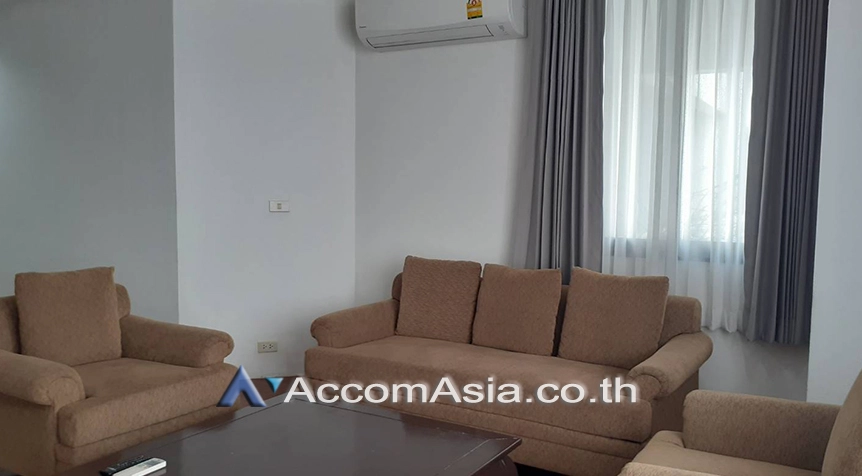unitPet friendly |  3 Bedrooms  Apartment For Rent in Silom, Bangkok  near BTS Chong Nonsi (AA26912)