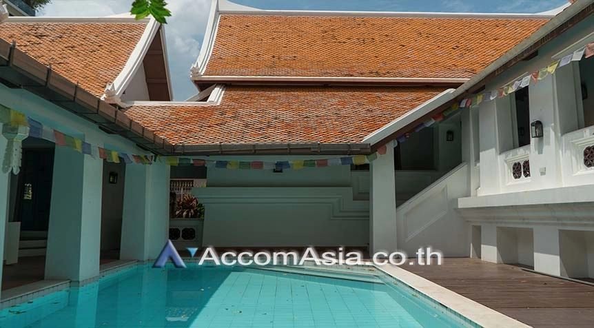 unitThai-style private pool house with warm wooden interiors in Sukhumvit (AA26915)