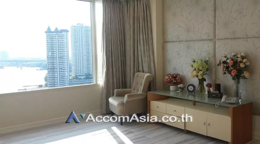unit 3 Bedrooms  Condominium For Sale in Charoen Nakhon, Bangkok  near BTS Krung Thon Buri (AA26918)
