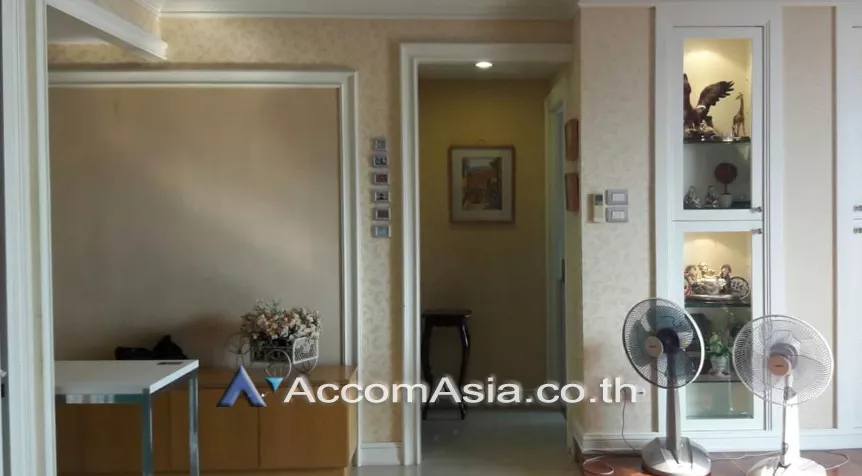  3 Bedrooms  Condominium For Sale in Charoennakorn, Bangkok  near BTS Krung Thon Buri (AA26918)