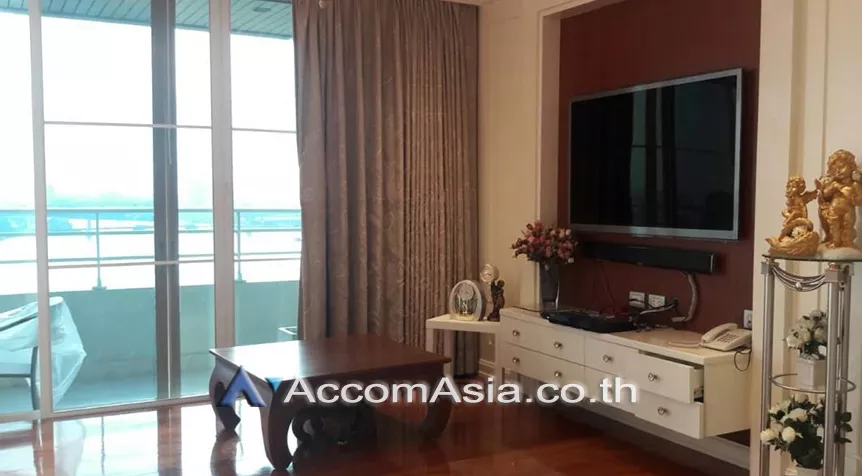  3 Bedrooms  Condominium For Sale in Charoennakorn, Bangkok  near BTS Krung Thon Buri (AA26918)