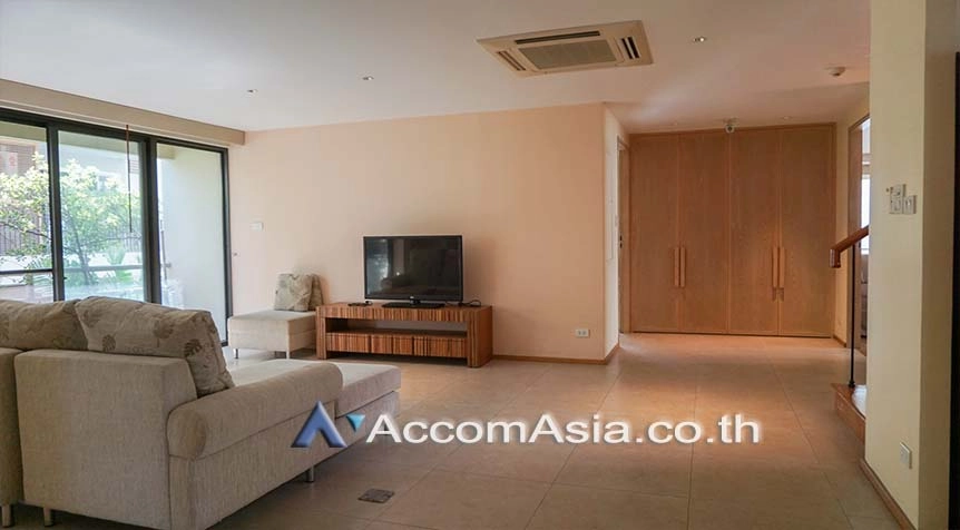 Duplex Condo, Penthouse |  3 Bedrooms  Apartment For Rent in Ploenchit, Bangkok  near BTS Chitlom (AA26922)