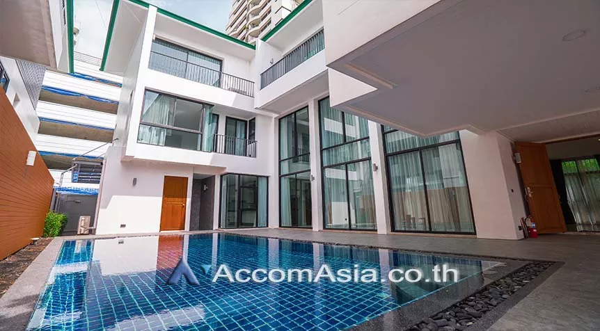 Home Office, Private Swimming Pool |  6 Bedrooms  House For Rent in Sukhumvit, Bangkok  near BTS Phrom Phong (AA26926)