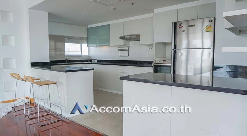 unitPet friendly |  3 Bedrooms  Apartment For Rent in Sukhumvit, Bangkok  near BTS Ekkamai (AA26936)
