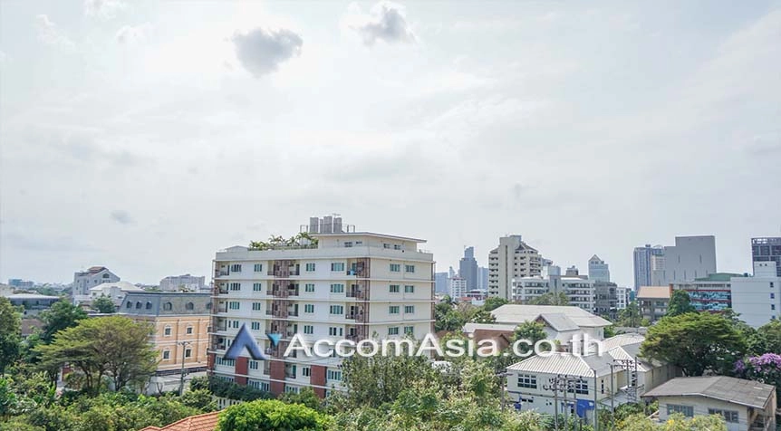 unitPet friendly |  3 Bedrooms  Apartment For Rent in Sukhumvit, Bangkok  near BTS Ekkamai (AA26936)