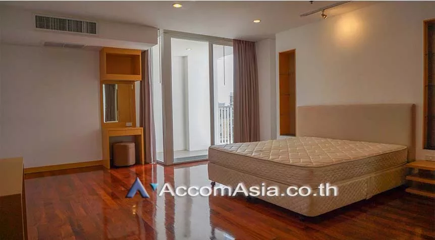 Pet friendly |  3 Bedrooms  Apartment For Rent in Sukhumvit, Bangkok  near BTS Ekkamai (AA26936)