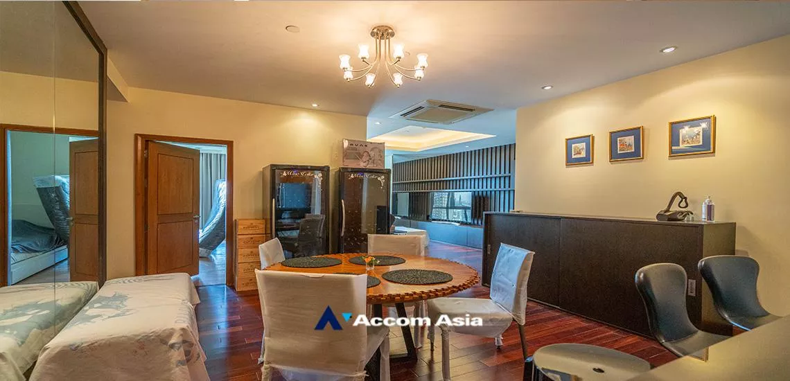  2 Bedrooms  Condominium For Rent & Sale in Sathorn, Bangkok  near BTS Chong Nonsi (AA26941)