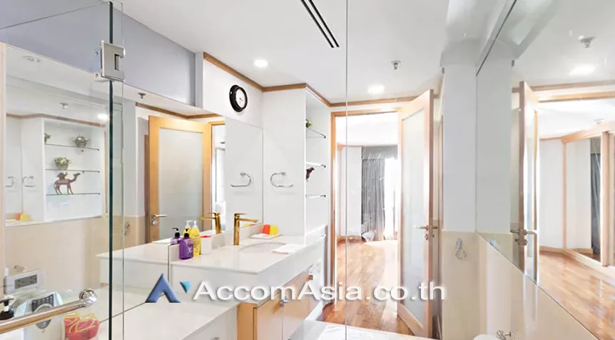 6  2 br Condominium For Rent in Silom ,Bangkok BTS Surasak at Nusa State Tower AA26978