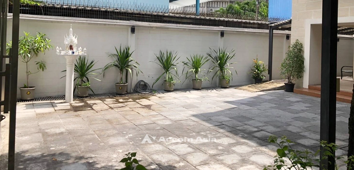 13  3 br House For Rent in Sukhumvit ,Bangkok BTS Thong Lo AA26983