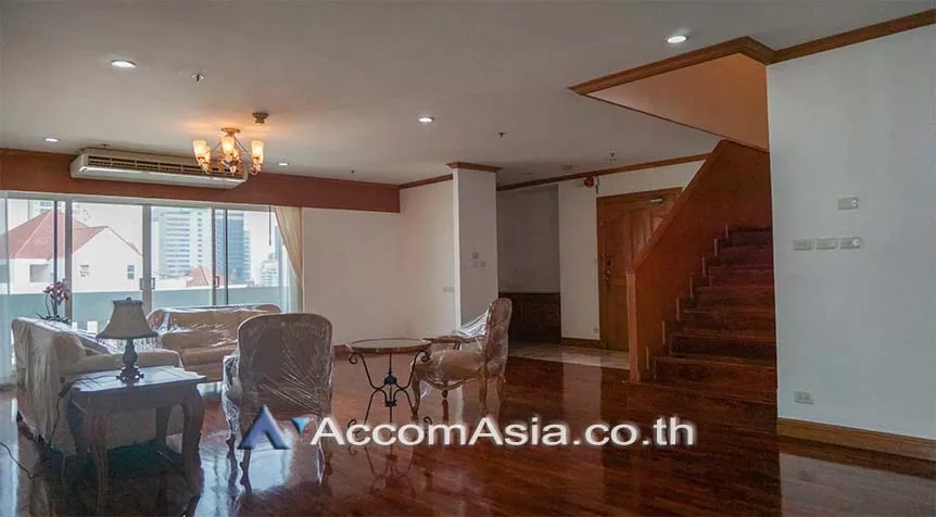 unit 5 Bedrooms  Apartment For Rent in Sukhumvit, Bangkok  near BTS Asok - MRT Sukhumvit (AA26992)
