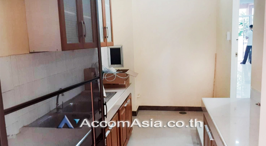 unit 4 Bedrooms  Townhouse For Rent in Sukhumvit, Bangkok  near BTS Phra khanong (AA26996)
