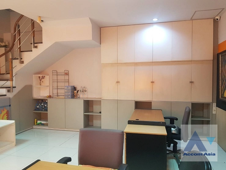 5  6 br Townhouse For Rent in Ratchadaphisek ,Bangkok MRT Ratchadaphisek AA27015