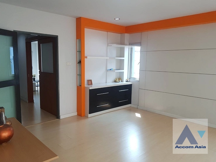 4  6 br Townhouse For Rent in Ratchadaphisek ,Bangkok MRT Ratchadaphisek AA27015