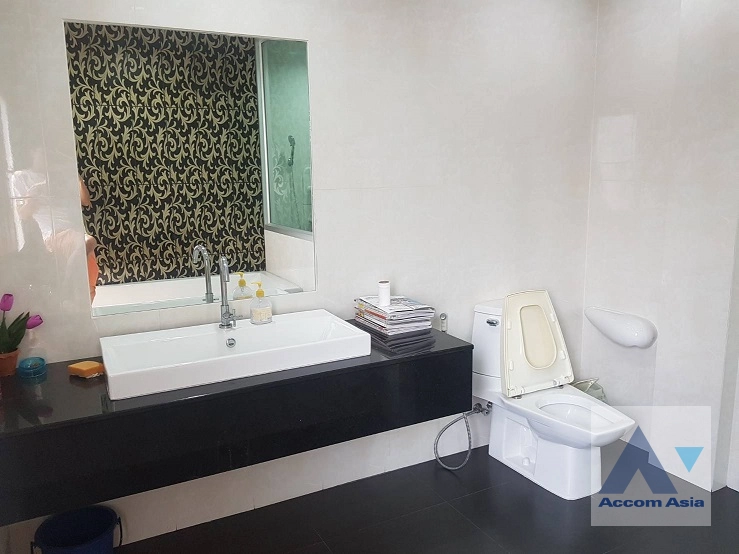 13  6 br Townhouse For Rent in Ratchadaphisek ,Bangkok MRT Ratchadaphisek AA27015