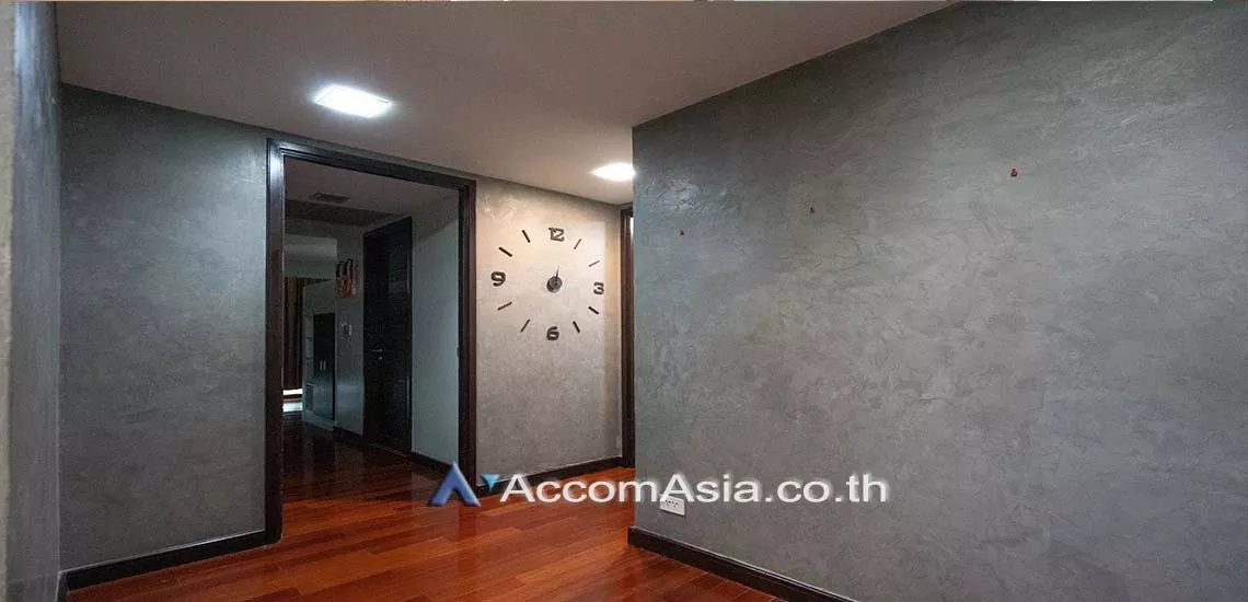 6  3 br Condominium For Sale in Sathorn ,Bangkok MRT Lumphini at The Lanai Sathorn AA27021