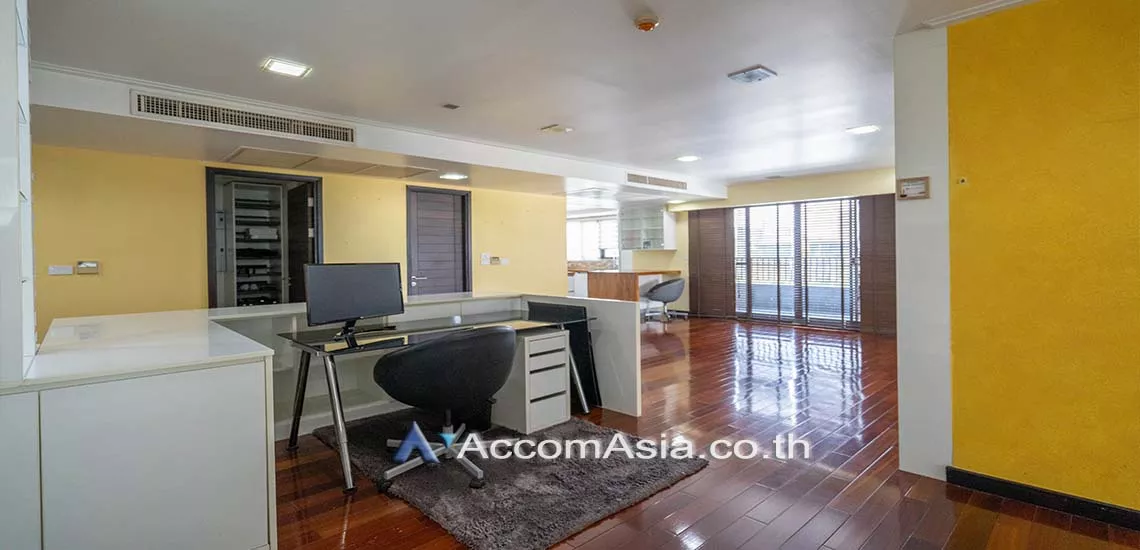  1  3 br Condominium For Sale in Sathorn ,Bangkok MRT Lumphini at The Lanai Sathorn AA27021