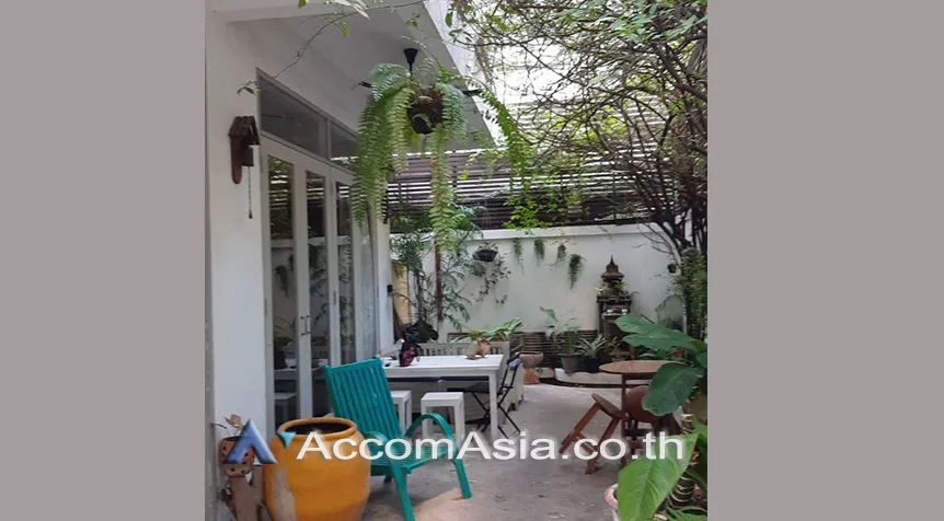 Home Office |  3 Bedrooms  House For Rent in Sathorn, Bangkok  near BTS Surasak (AA27028)