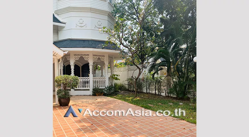 unit 4 Bedrooms  Townhouse For Rent in Bang Na, Bangkok  near BTS Bearing (AA27044)