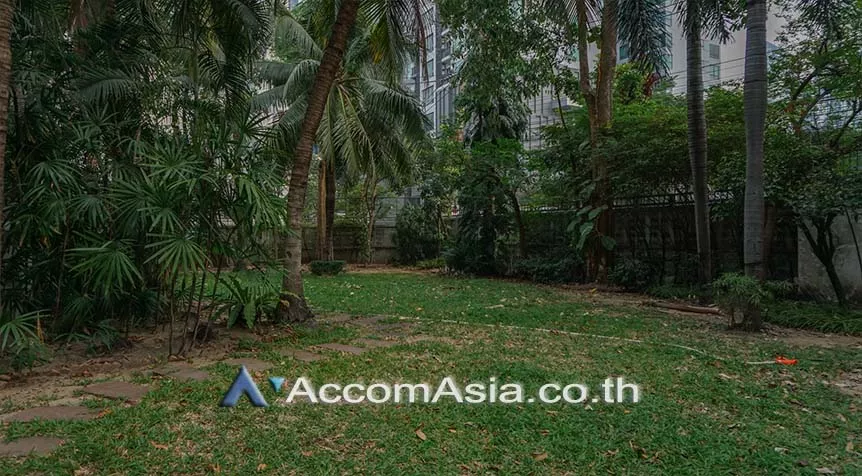 Private Swimming Pool, Pet friendly |  4 Bedrooms  House For Rent in Sukhumvit, Bangkok  near BTS Thong Lo (AA27048)