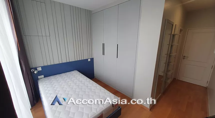  2 Bedrooms  Condominium For Rent & Sale in Silom, Bangkok  near BTS Surasak (AA27056)