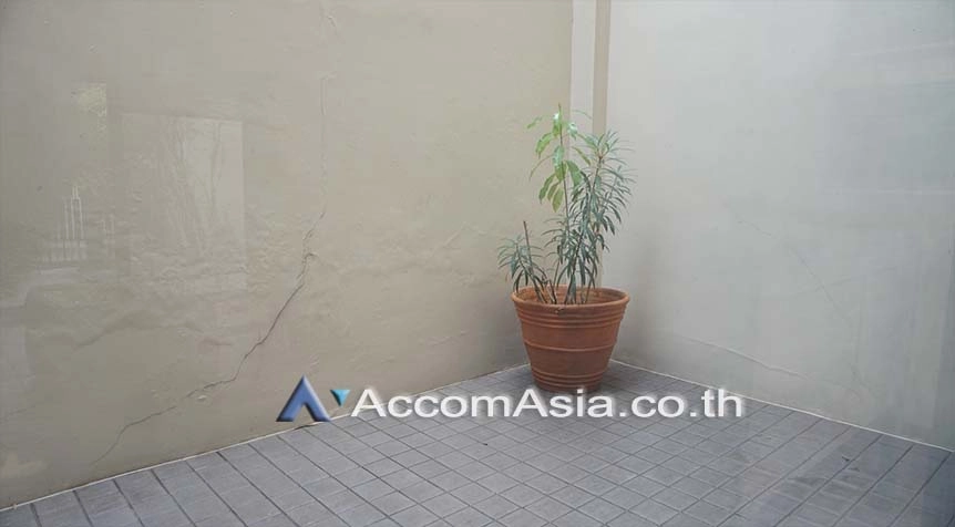 Home Office, Pet friendly townhouse for sale in Sukhumvit, Bangkok Code AA27057