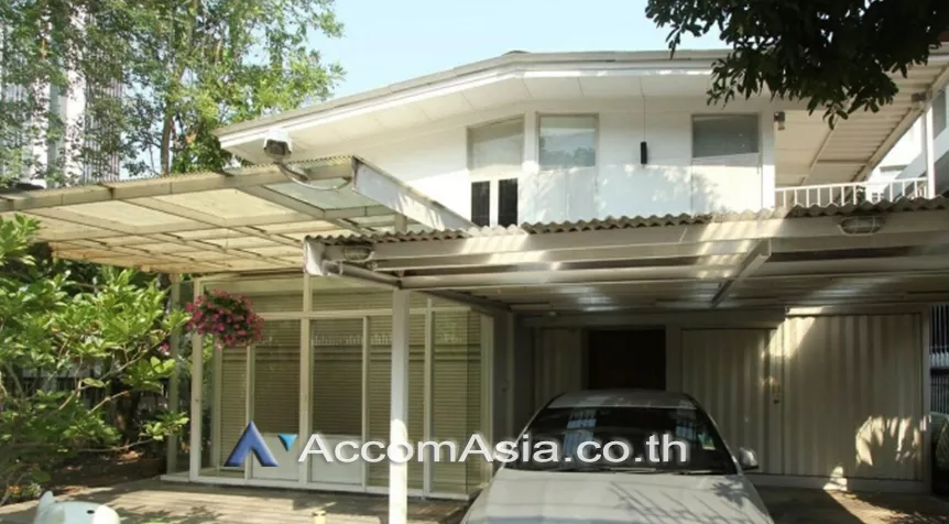 unitPet friendly |  2 Bedrooms  House For Rent in Sathorn, Bangkok  near BTS Chong Nonsi (AA27071)