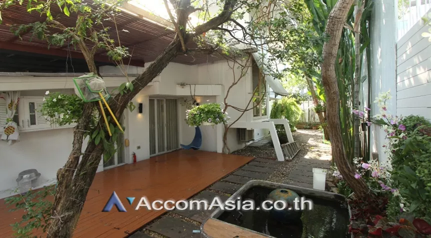 Pet friendly |  2 Bedrooms  House For Rent in Sathorn, Bangkok  near BTS Chong Nonsi (AA27071)