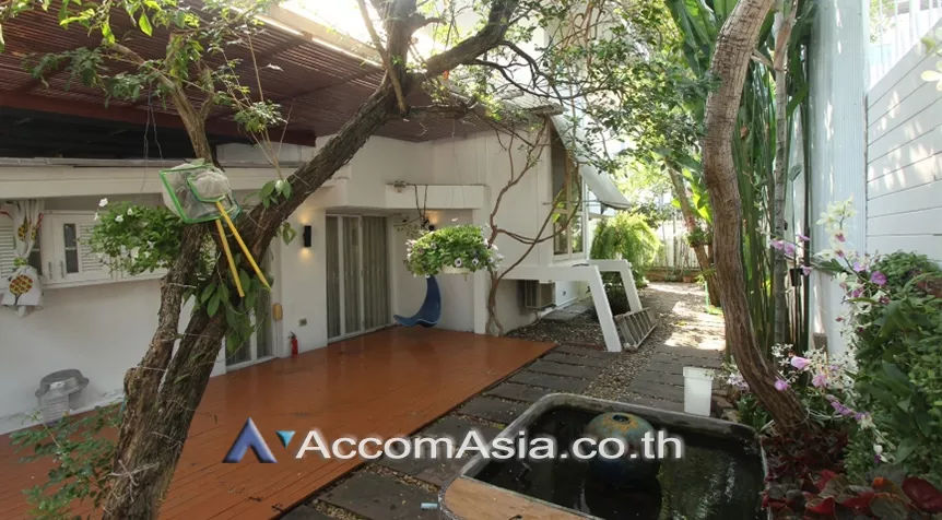 unitPet friendly |  2 Bedrooms  House For Rent in Sathorn, Bangkok  near BTS Chong Nonsi (AA27071)