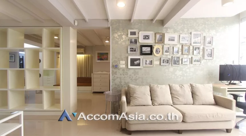 unitPet friendly |  2 Bedrooms  House For Rent in Sathorn, Bangkok  near BTS Chong Nonsi (AA27071)