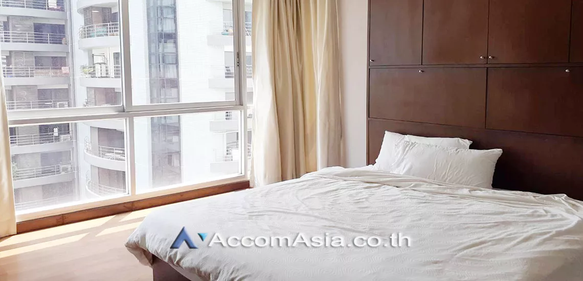 unit 1 Bedroom  Condominium For Rent in Ploenchit, Bangkok  near BTS Ratchadamri (AA27083)