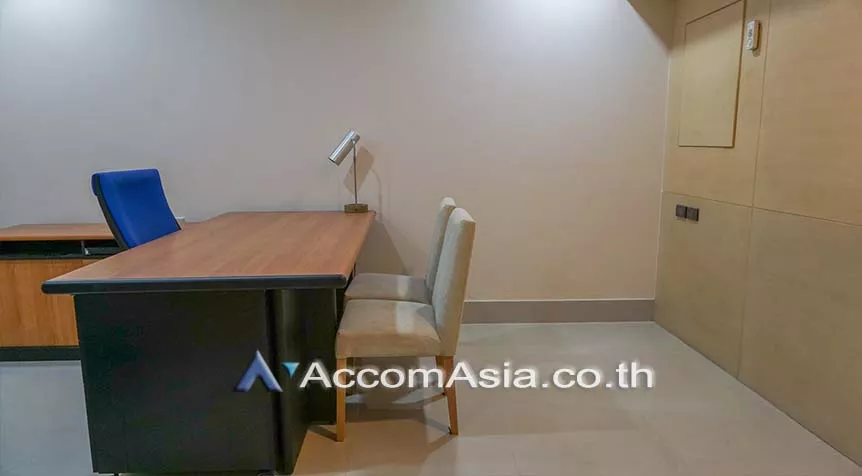  3 Bedrooms  Condominium For Rent in Sathorn, Bangkok  near BTS Chong Nonsi (AA27090)