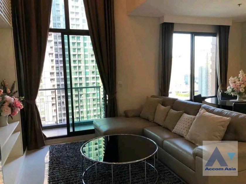 unitFully Furnished, Corner Unit, Duplex Condo | Villa Asoke Condominium