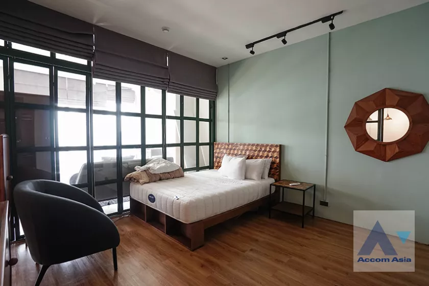  2 Bedrooms  Condominium For Rent & Sale in Charoennakorn, Bangkok  near BTS Krung Thon Buri (AA27137)
