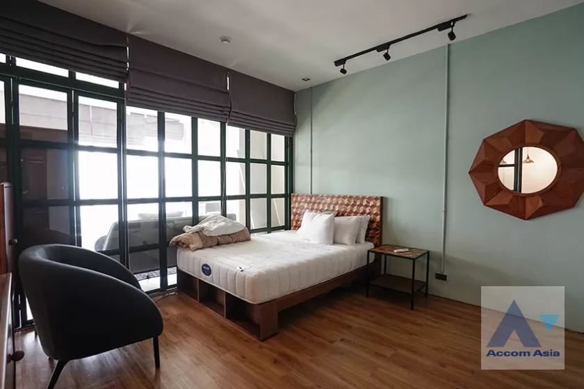 unit 2 Bedrooms  Condominium For Rent & Sale in Charoen Nakhon, Bangkok  near BTS Krung Thon Buri (AA27137)
