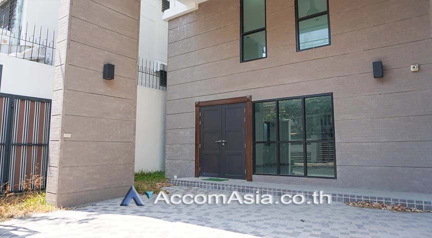 unitHome Office, Pet friendly | Modern townhouse with natural light in Sathorn, Bangkok (AA27149)