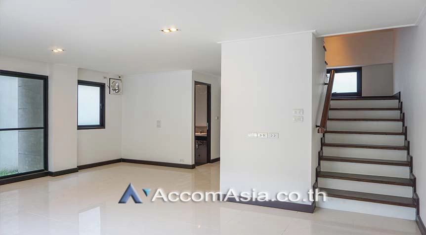 unitHome Office, Pet friendly | Modern townhouse with natural light in Sathorn, Bangkok (AA27149)