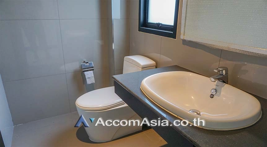 unitHome Office, Pet friendly | Modern townhouse with natural light in Sathorn, Bangkok (AA27149)