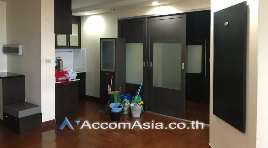  1 Bedroom  Condominium For Sale in Sukhumvit, Bangkok  near BTS Phra khanong (AA27150)