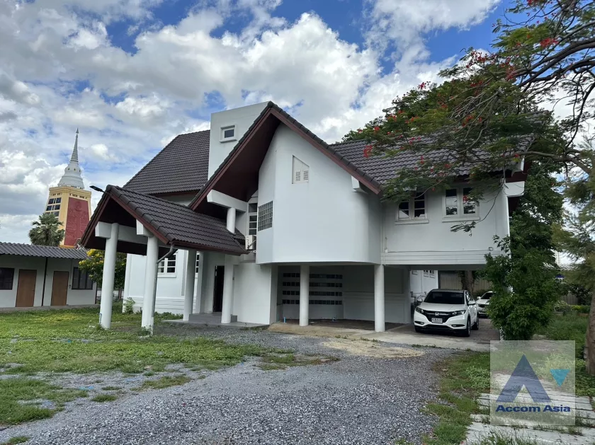  1  4 br House For Rent in sukhumvit ,Bangkok BTS Punnawithi AA27152