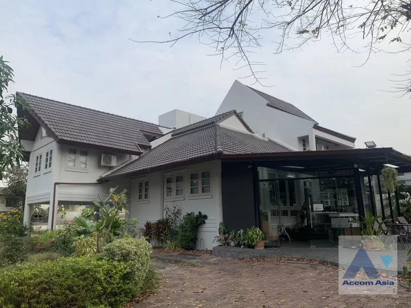 unitHome Office |  4 Bedrooms  House For Rent & Sale in Sukhumvit, Bangkok  near BTS Punnawithi (AA27152)