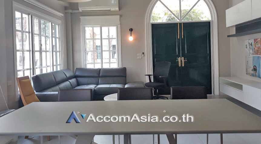  3 Bedrooms  House For Rent in Bangna, Bangkok  near BTS Bearing (AA27155)