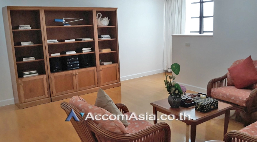 unitPet friendly |  Cozy apartment with garden view and soft wood accents in Sathorn (AA27168)