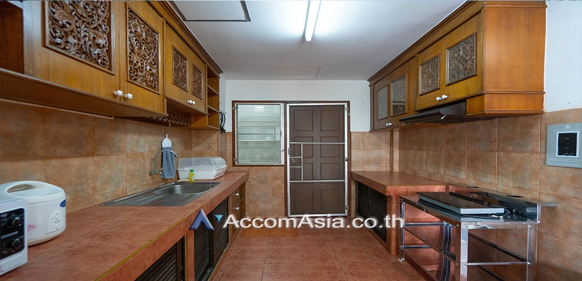 6  3 br House For Rent in Sathorn ,Bangkok BTS Chong Nonsi - BTS Saint Louis at Oriental Style House in compoud with pool AA27170
