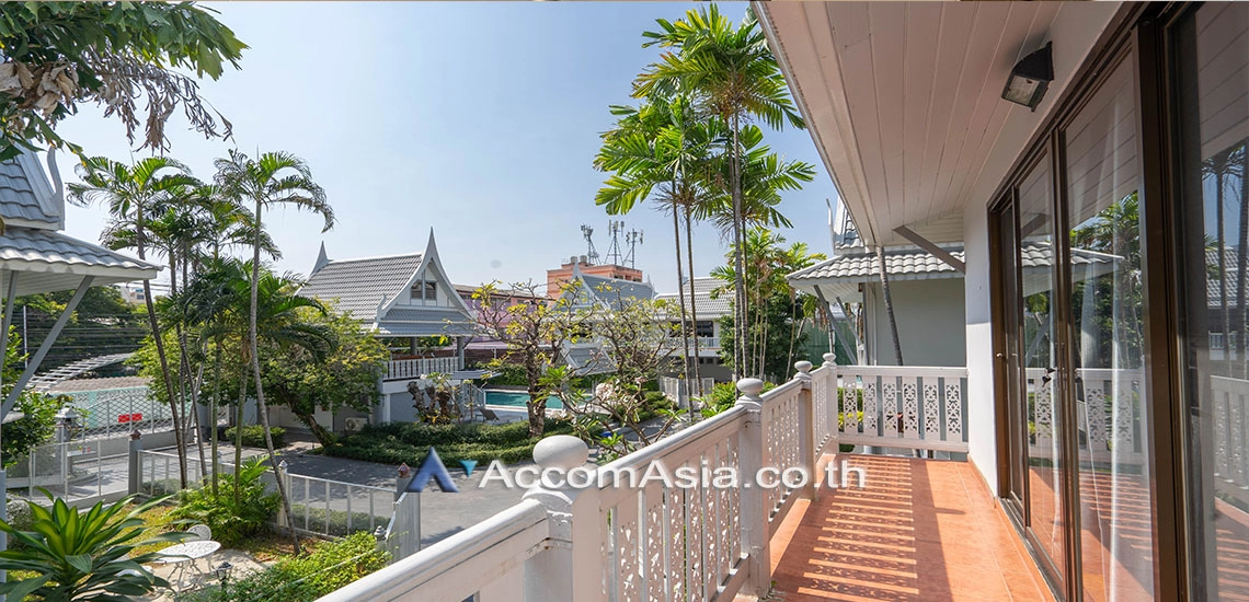 12  3 br House For Rent in Sathorn ,Bangkok BTS Chong Nonsi - BTS Saint Louis at Oriental Style House in Compound with Pool AA27170