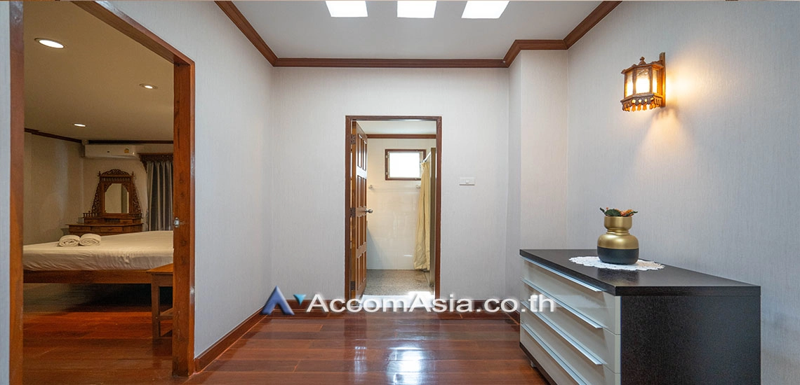 11  3 br House For Rent in Sathorn ,Bangkok BTS Chong Nonsi - BTS Saint Louis at Oriental Style House in Compound with Pool AA27170