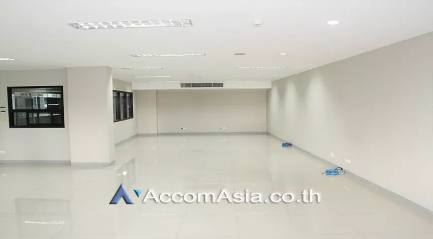 4  Office Space For Rent in Sukhumvit ,Bangkok BTS Ekkamai at Compomax Building AA27171