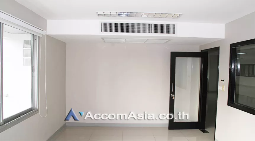 5  Office Space For Rent in Sukhumvit ,Bangkok BTS Ekkamai at Compomax Building AA27171