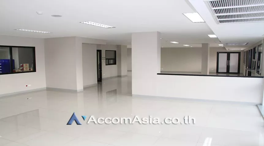9  Office Space For Rent in Sukhumvit ,Bangkok BTS Ekkamai at Compomax Building AA27171
