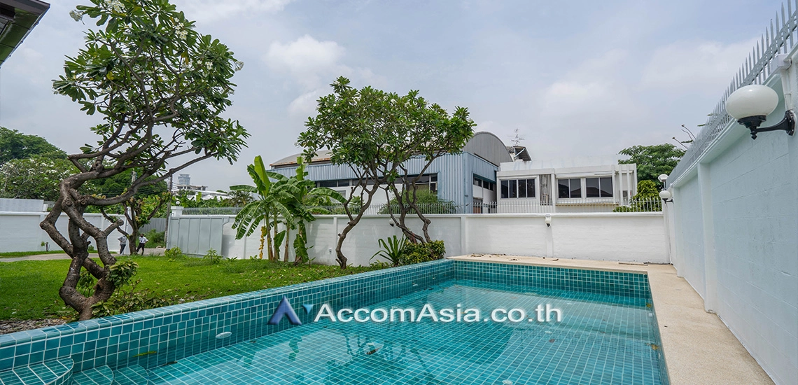 Garden, Private Swimming Pool |  5 Bedrooms  House For Rent in Sukhumvit, Bangkok  near BTS Phra khanong (94169)