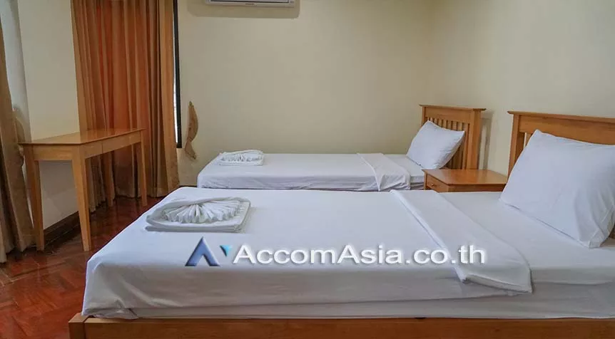  4 Bedrooms  Apartment For Rent in Sukhumvit, Bangkok  near BTS Thong Lo (AA27190)